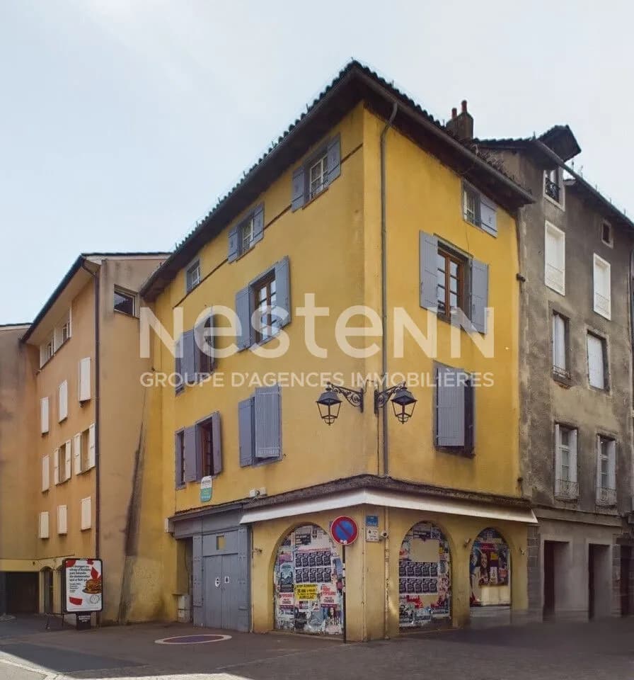 Aurillac centre ville, à Vendre Immeuble sur 3 niveaux avec garage, à rénover. - Photo 1