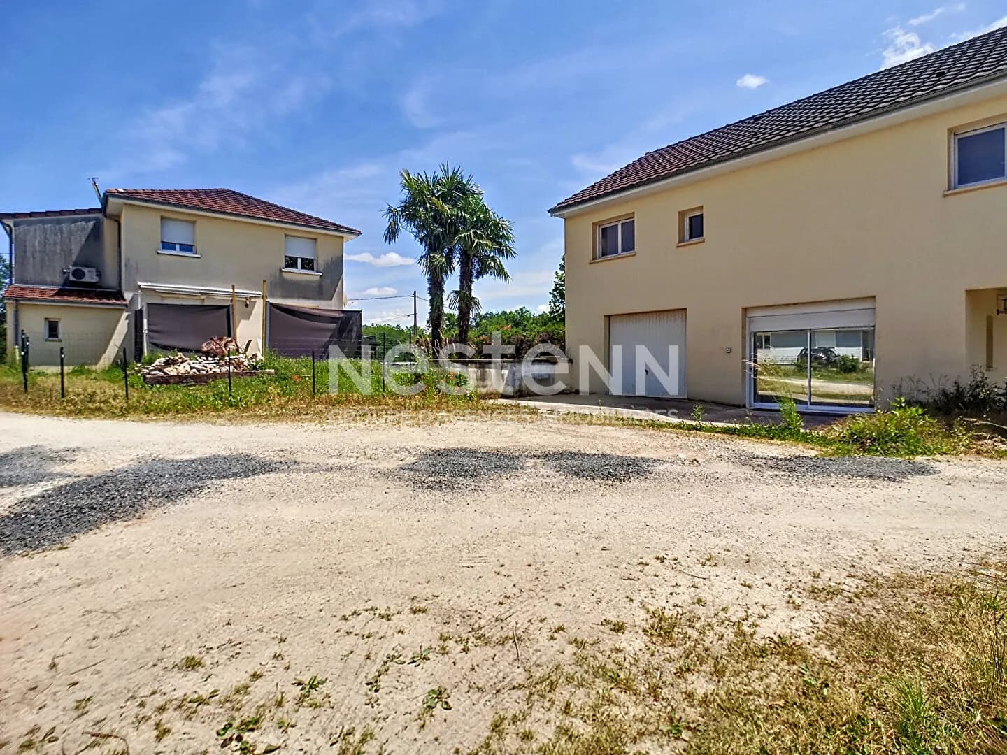 Ensemble immobilier à Larche composé de 3 maisons dont 2 divisés en appartement. Total de 5 lots en monopropriété - Photo 1