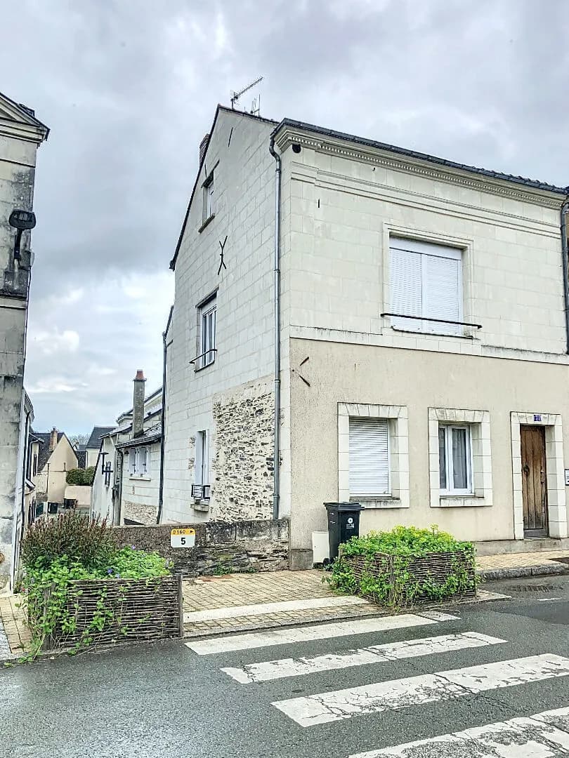 A vendre les Ponts Cé . Immeule de caractère en pleine propriété. 3 logements dont 2 types 3 et un type 2. 2 Garages et cave - Photo 1