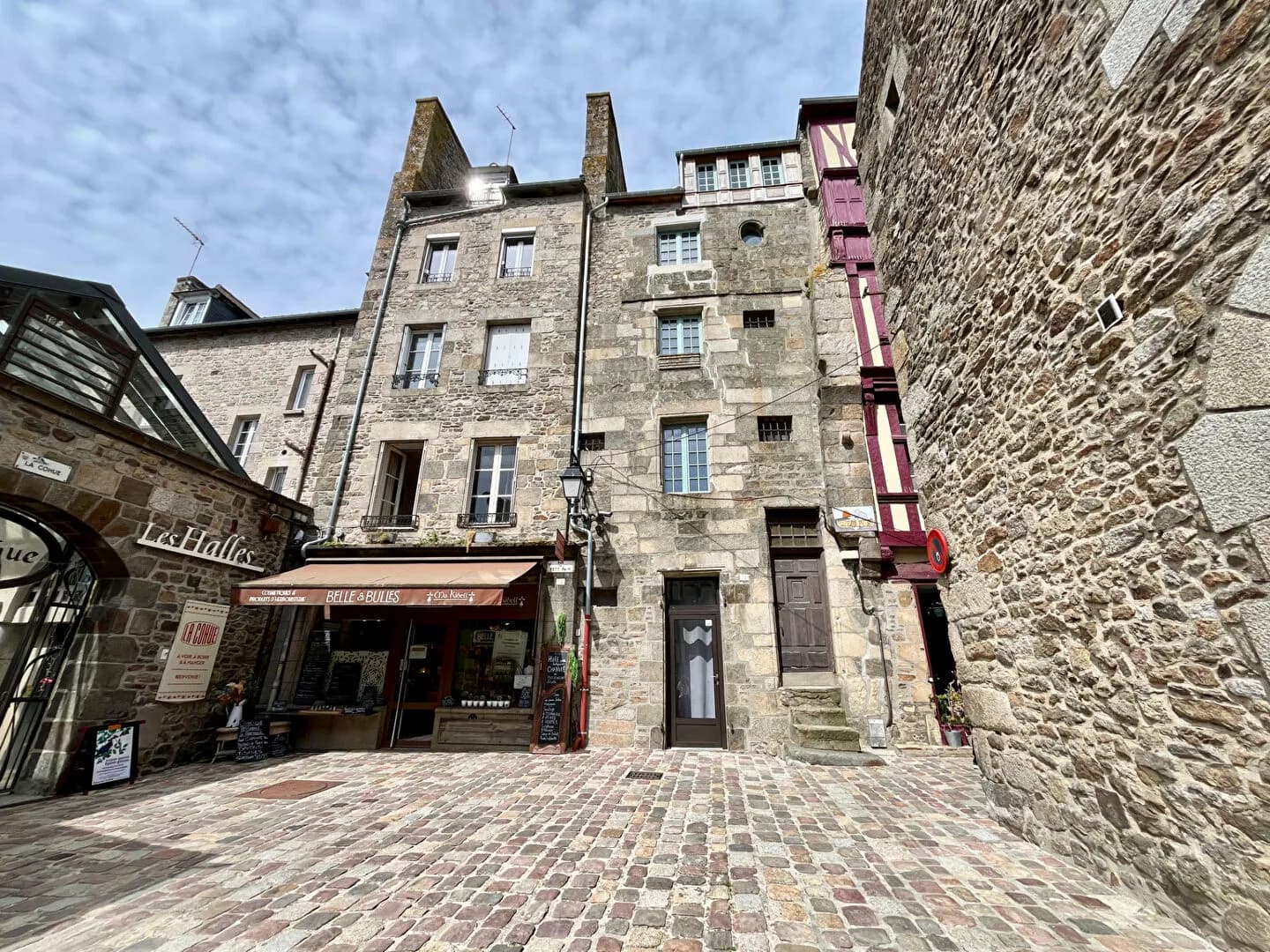 A vendre immeuble de caractère en plein centre-ville de Dinan. Opportunité d'investissement rare ! - Photo 1