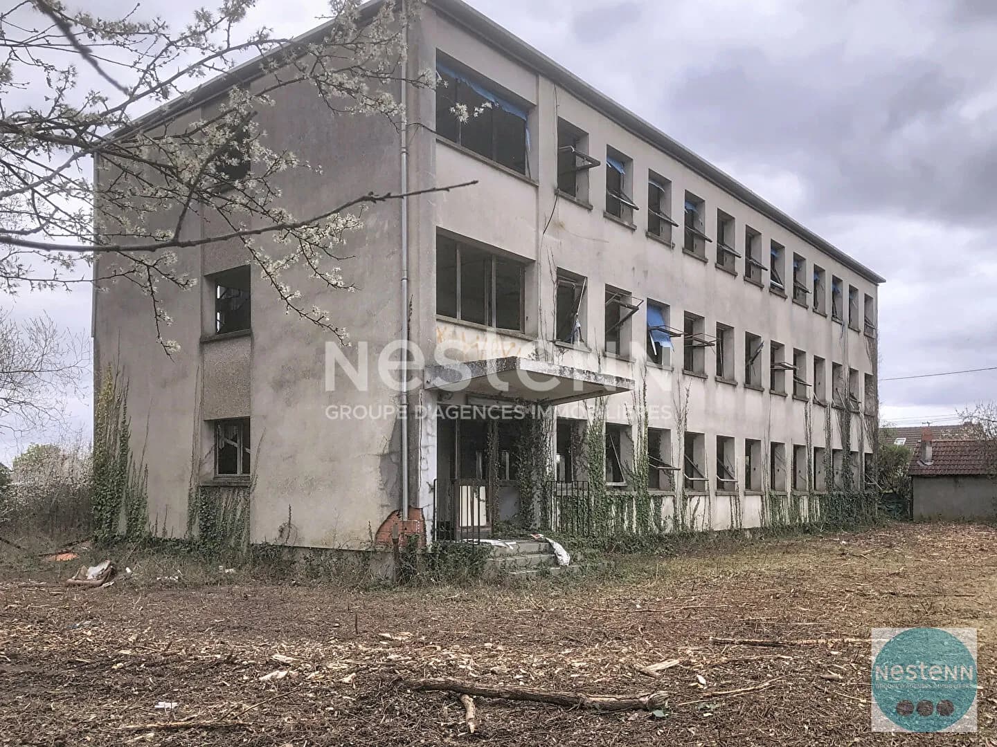 Salbris - Immeuble à réhabiliter en appartements ou bureaux - Photo 1