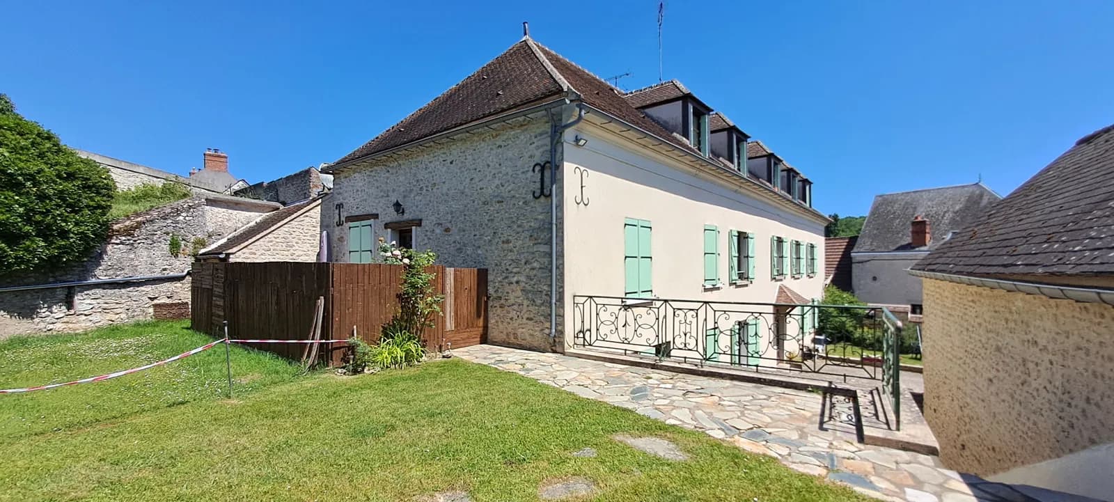 Immeuble de rapport à vendre à Chalo Saint Mars avec un loyer mensuel de 4008 € HC- Investissement idéal - Photo 1