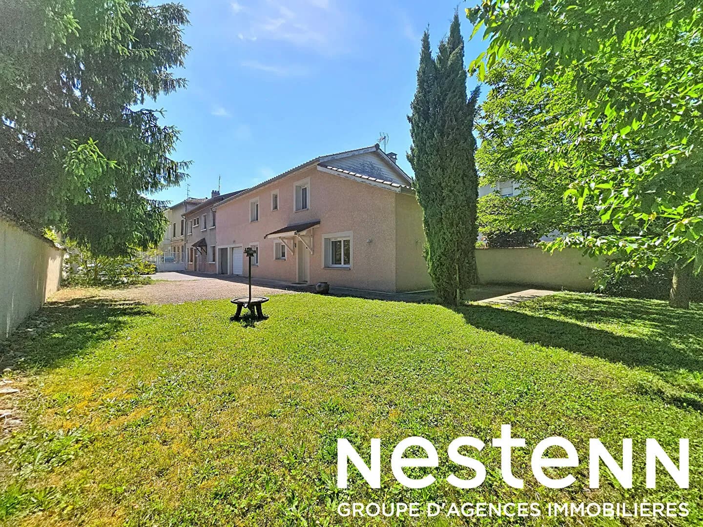 Ensemble immobilier - Maison - Appartements - Immeuble - Centre-ville GENAS - Photo 1