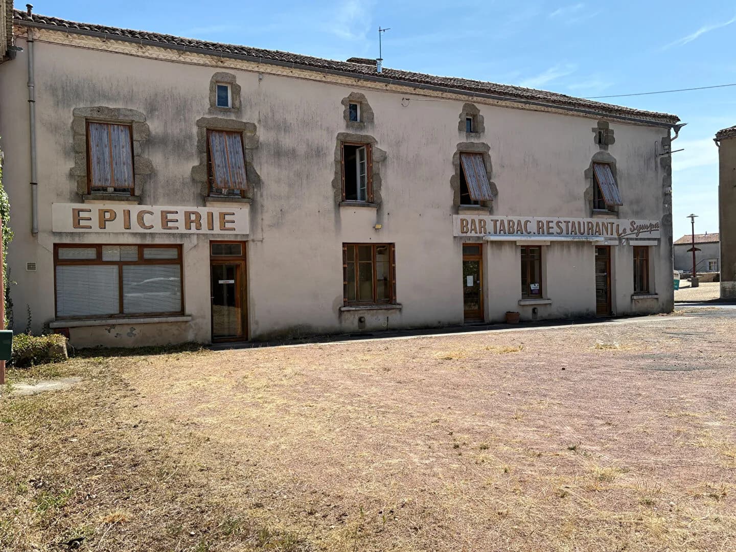 Ensemble immobilier à vendre à Geay travaux à prévoir - Photo 1