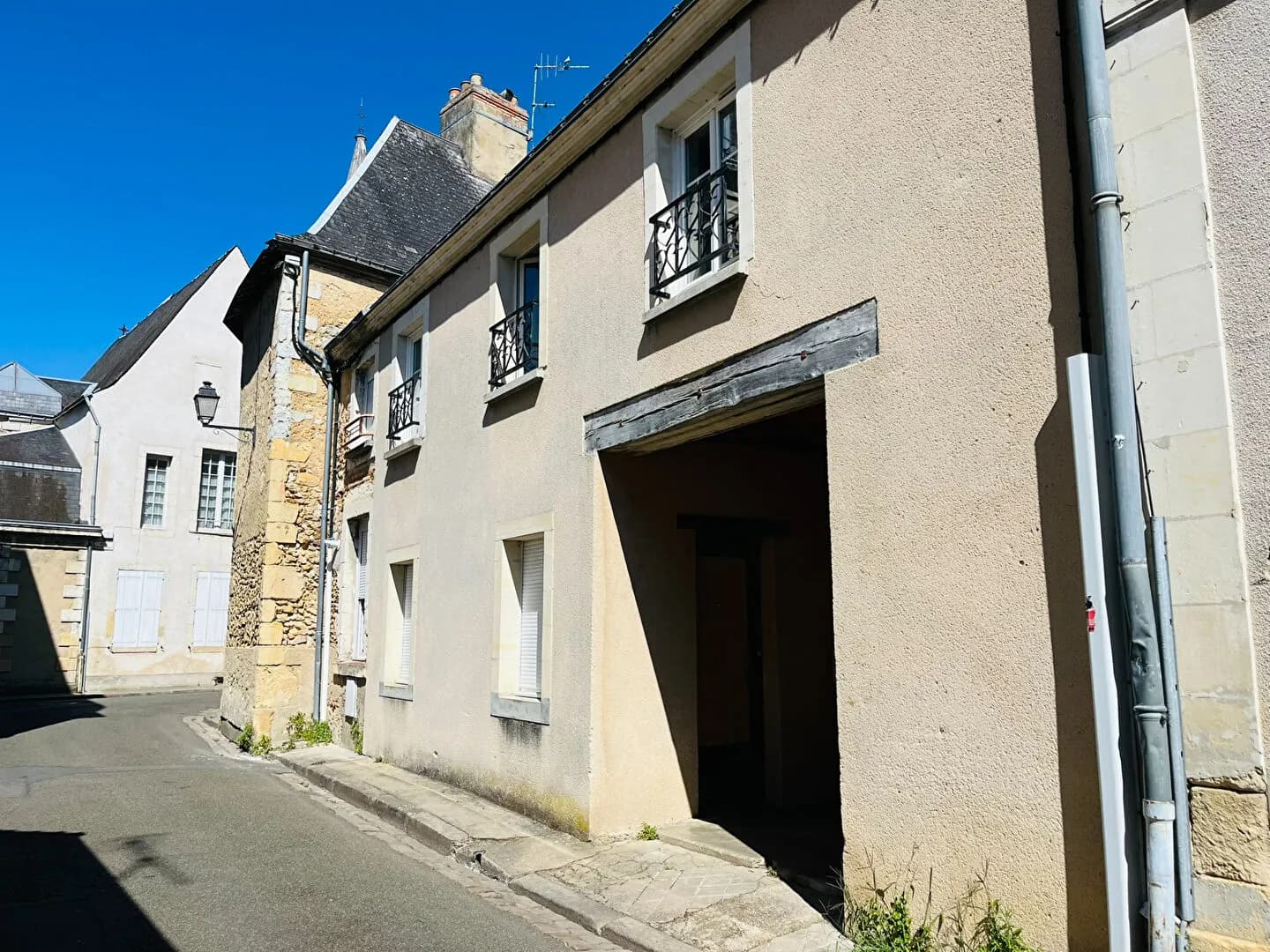 Immeuble de rapport en plein coeur de La Flèche ? Investissement rentable - Photo 1