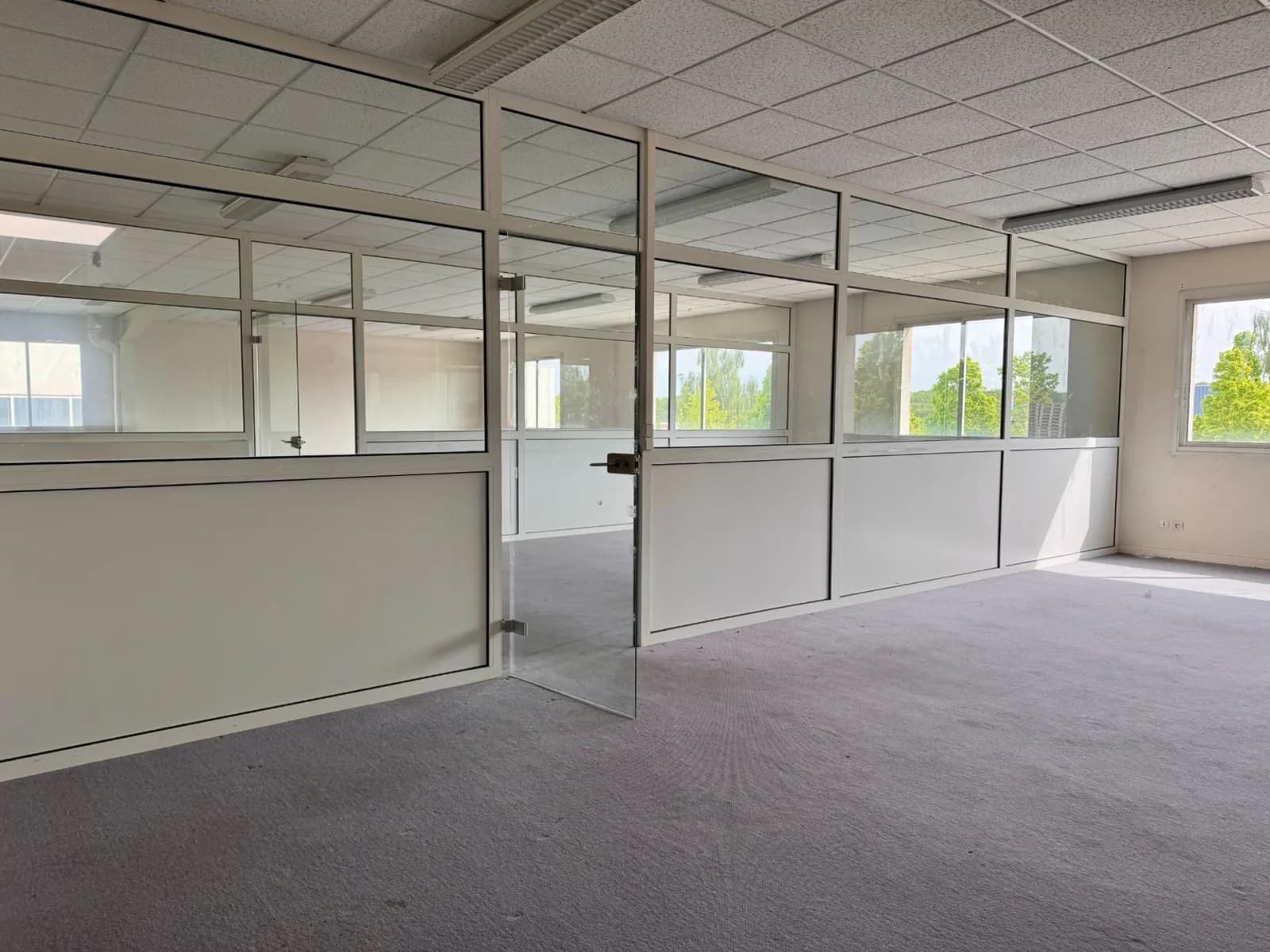 Entrepôt de stockage + bureaux - Photo 1