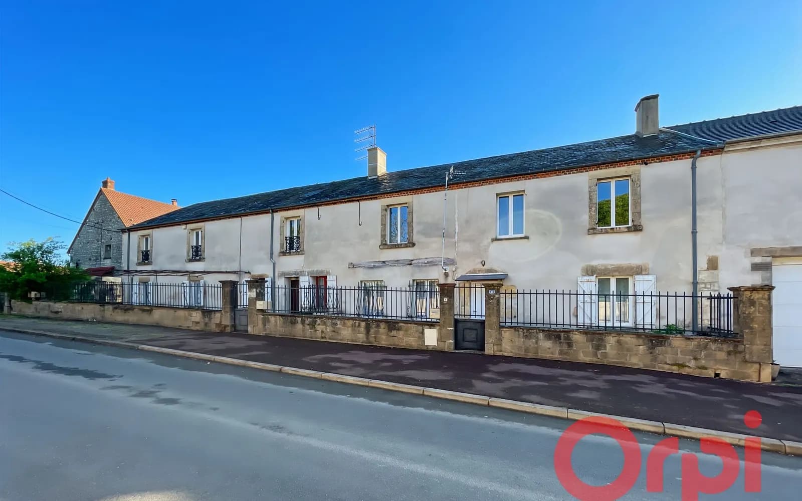 Immeuble de rapport 11 pièces 230 m² - Photo 1