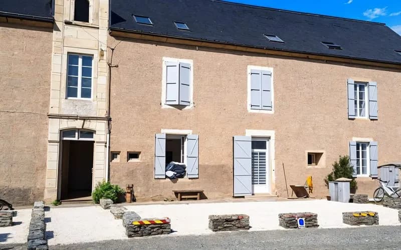 Immeuble de rapport 2 pièces 337 m² - Photo 1