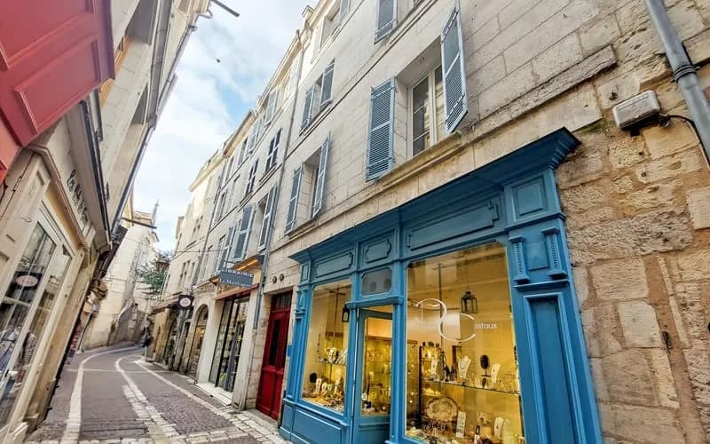 Immeuble de rapport 2 pièces 472 m² - Photo 1