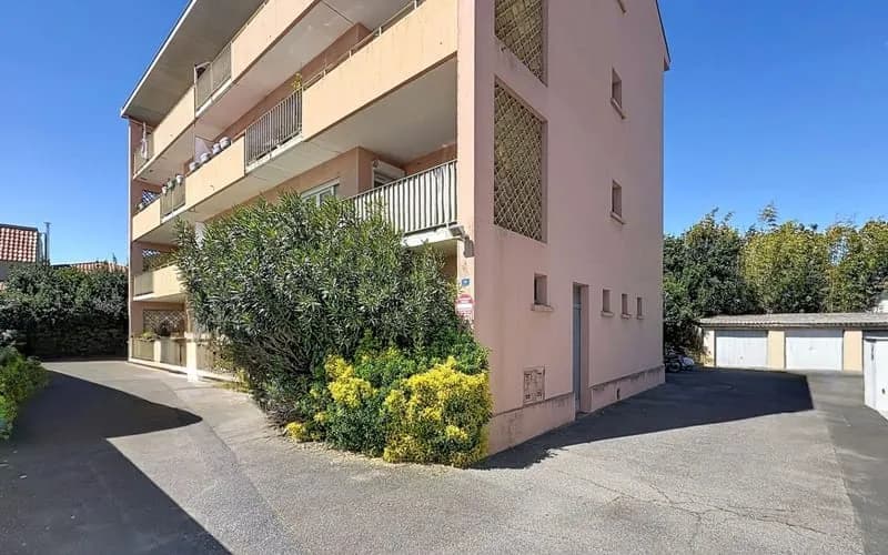 Immeuble 25 pièces 545 m² - Photo 1