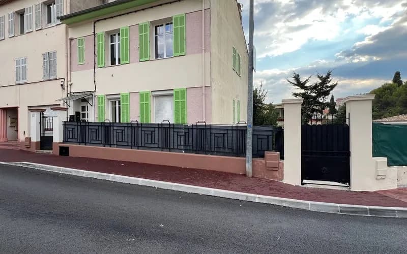 Immeuble 11 pièces 250 m² - Photo 1
