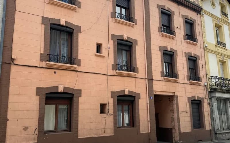 Immeuble de rapport 1 pièce 375 m² - Photo 1