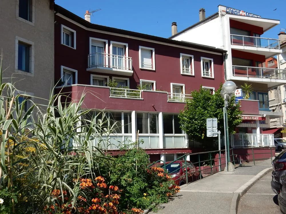 Immeuble composé de 4 apparetments + un local commercial de 247m² - Photo 1