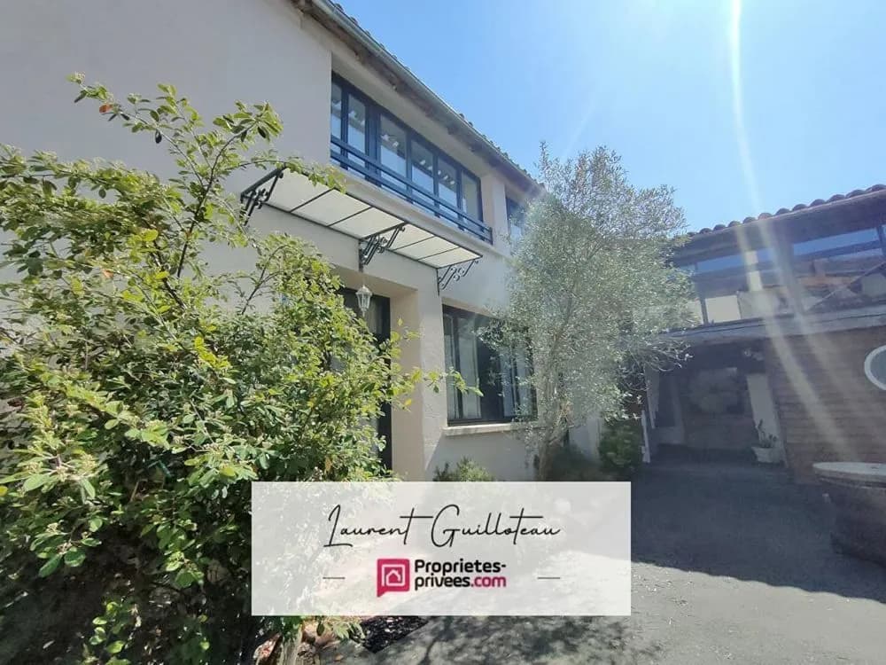 Ensemble immobilier Mortagne sur Sèvre 20 pièces 373 m2 - Photo 1