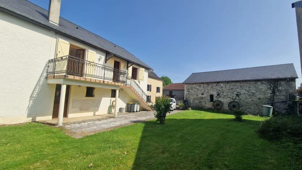 GROS POTENTIEL POUR CET ENSEMBLE IMMOBILIER - Photo 1
