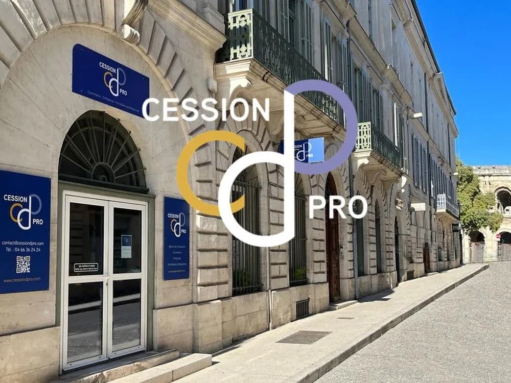 BIEN IMMOBILIER COMMERCIAL AVEC EXTRACTION A VENDRE AU CENTRE DE NIMES - Photo 1