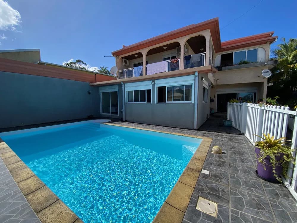 SAINT PIERRE 97410 - ENSEMBLE IMMOBILIER - GRANDS VOLUMES - BON RENDEMENT - ENVIRONNEMENT PRISÉ - Photo 1