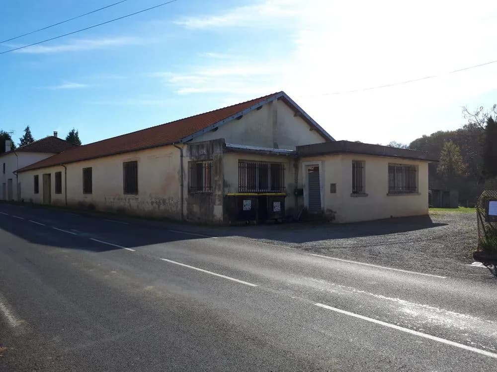 Immeuble industriel avec bureaux - Photo 1