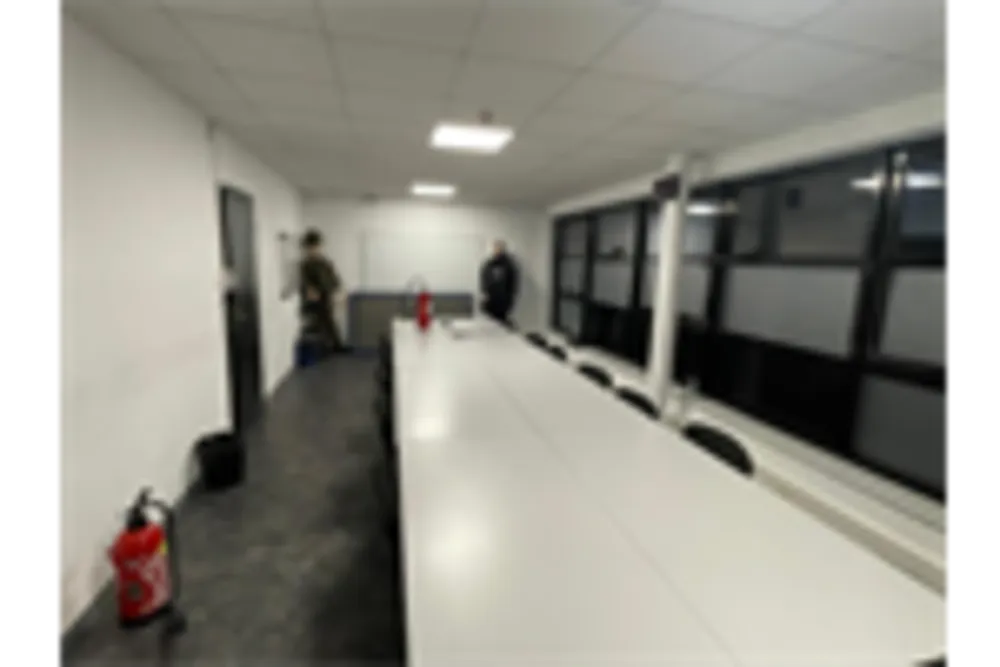 IMMEUBLE LOCAUX PROFESSIONNEL - Photo 1