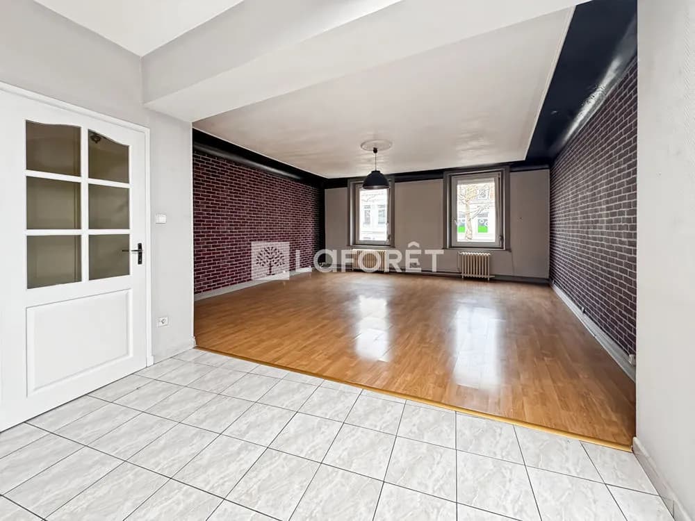CALAIS - IMMEUBLE DE RAPPORT - LOCAL COMMERCIAL 40 m² - DUPLEX 97 m² T3 - Photo 1
