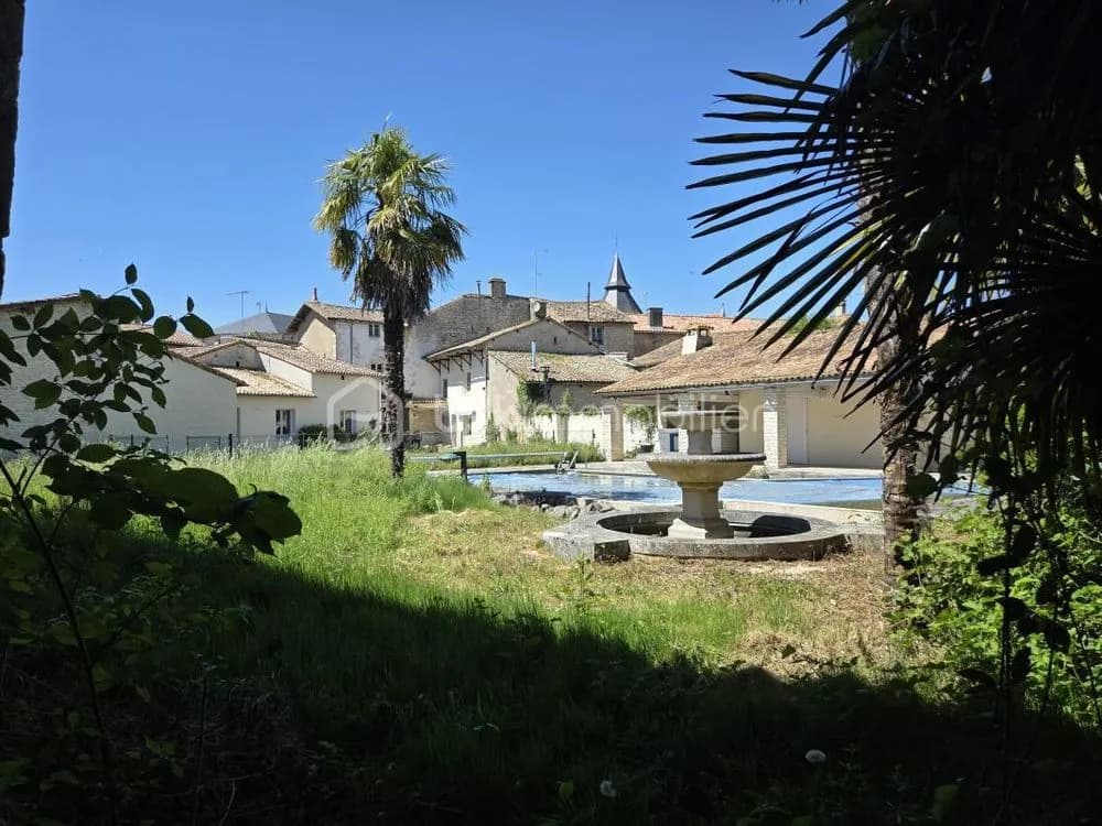 Ensemble immobilier avec plusieurs logements indépendants, piscine, fort potentiel de revenus locatifs - Photo 1