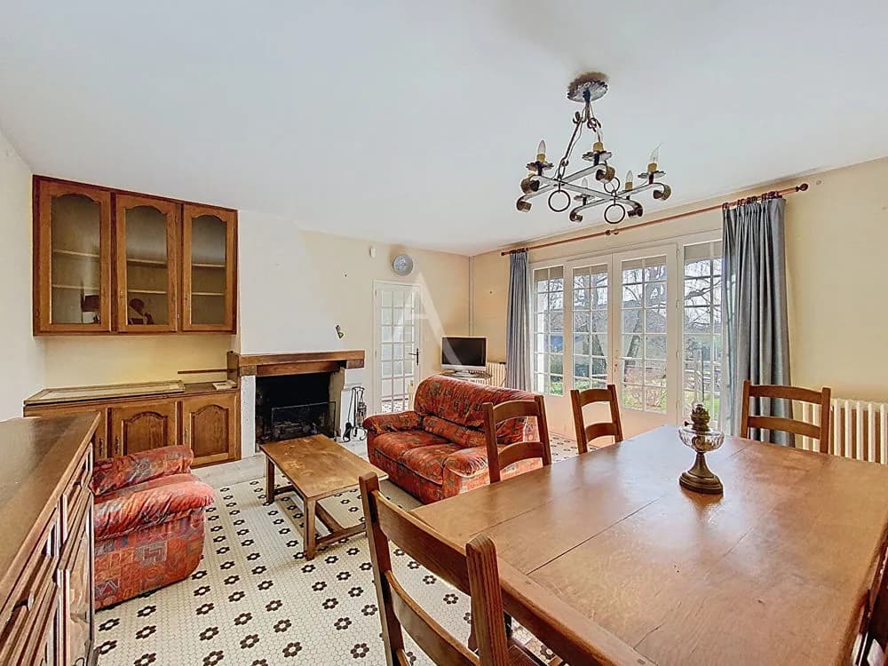 Ensemble immobilier dans le bourg de Martigné Briand - Photo 1