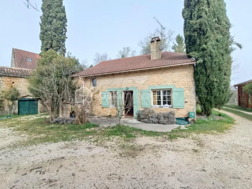 Ensemble Immobilier comprenant 2 maisons avec Piscine + Annexes sis sur 1 Terrain de 2.5 Hectares à Prats du Périgord - Photo 1
