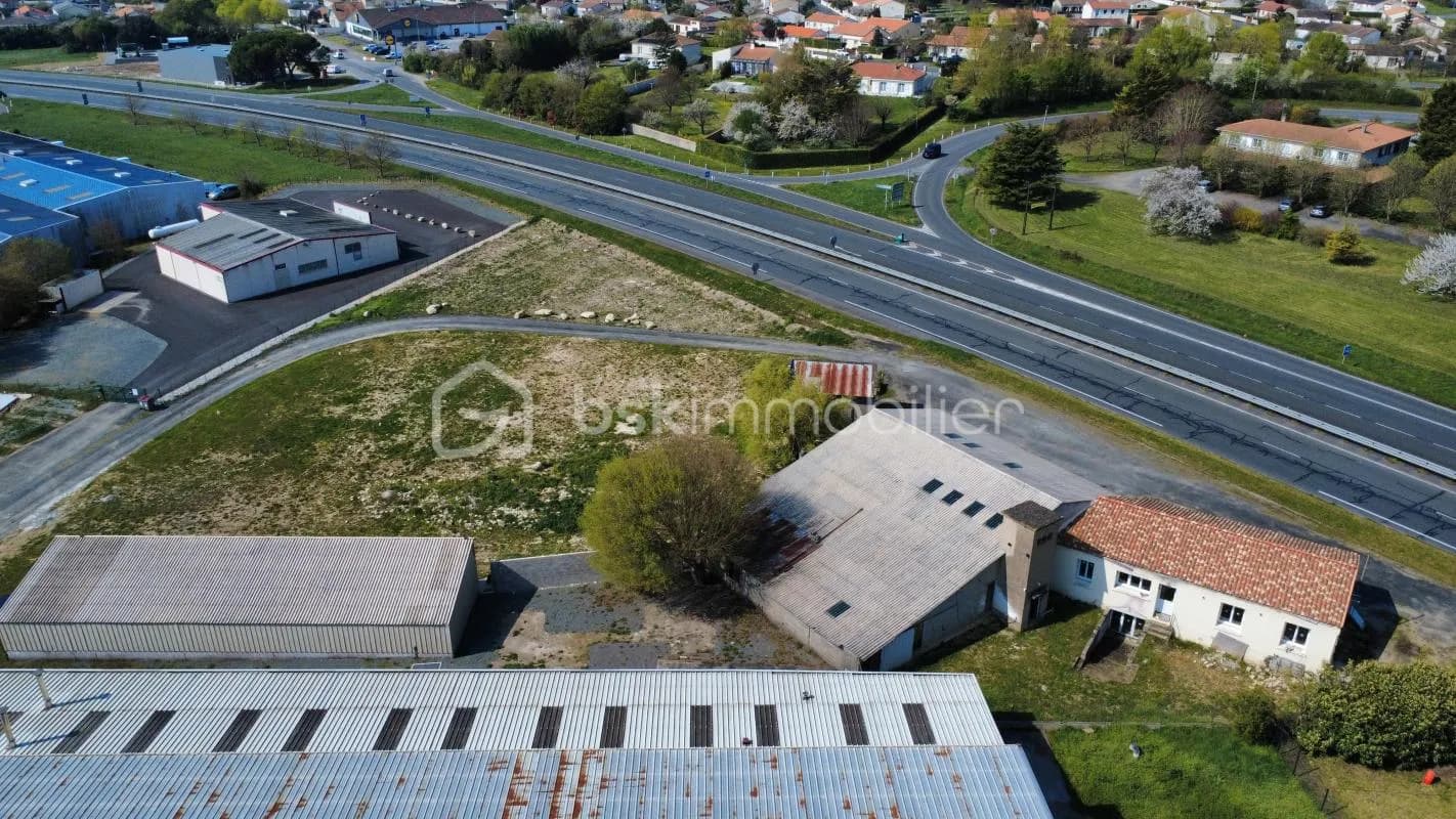 ENSEMBLE IMMOBILIER VISIBILITÉ NATIONALE 11 AXE STRATÉGIQUE NIORT / LA ROCHELLE - Photo 1