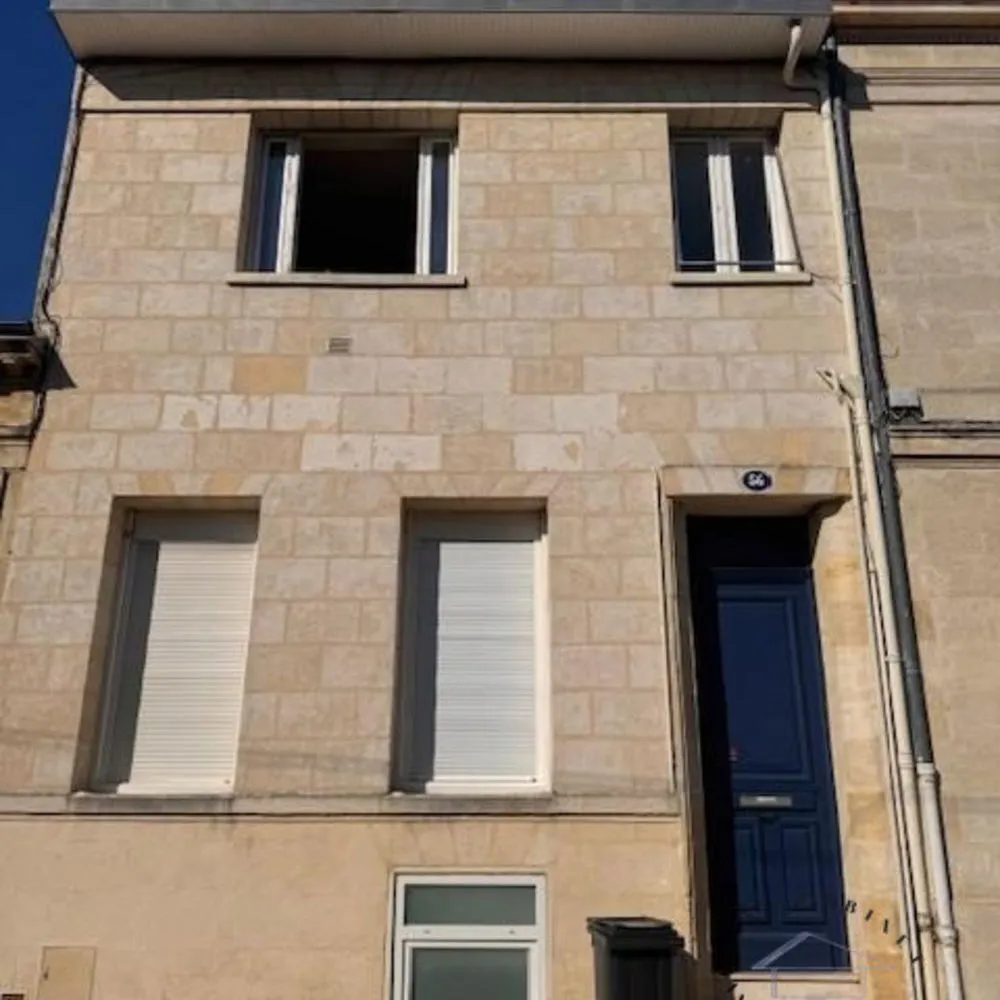 A VENDRE SUR BORDEAUX - IMMEUBLE EN PIERRE AVEC JARDIN - Photo 1