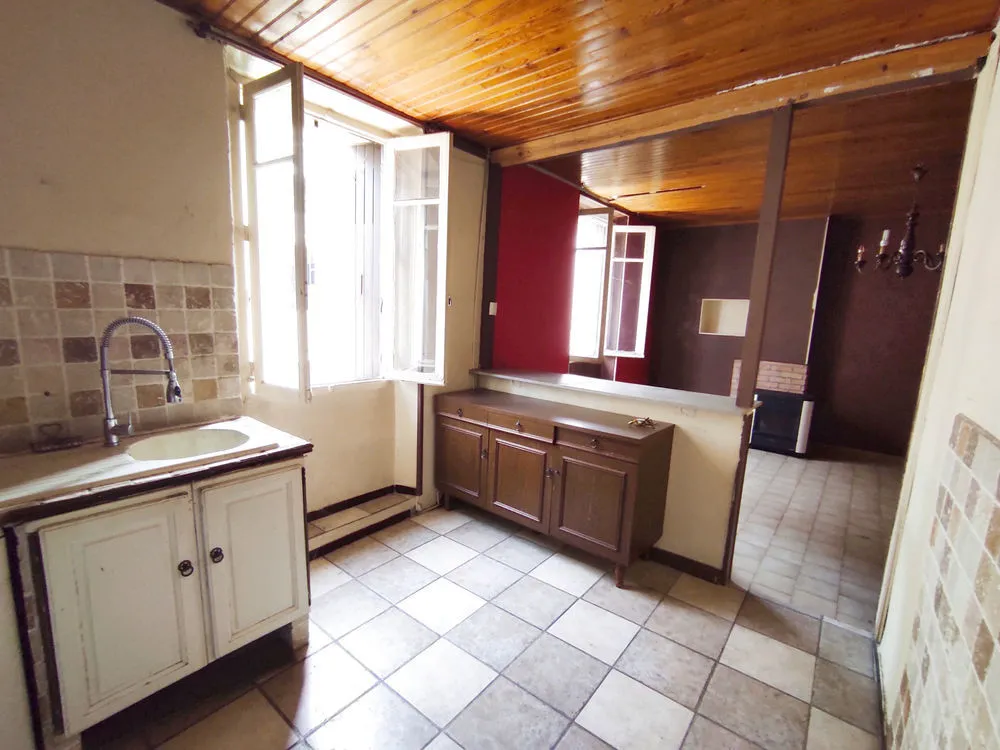 Immeuble de 290 m2 avec 4 Appartements et 2 Locaux Commerciaux - Photo 1