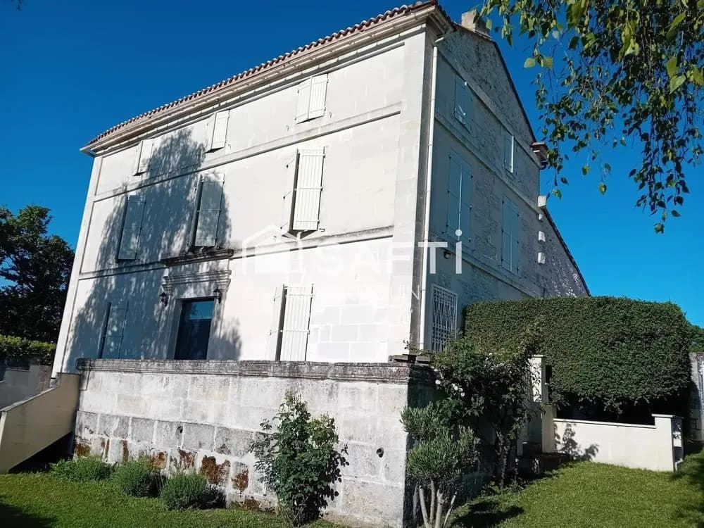 Propriété de Prestige Ensemble Immobilier d'Exception avec Gîte parfaitement rénové avec goût - Photo 1