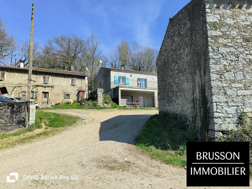 Ensemble immobilier - Photo 1