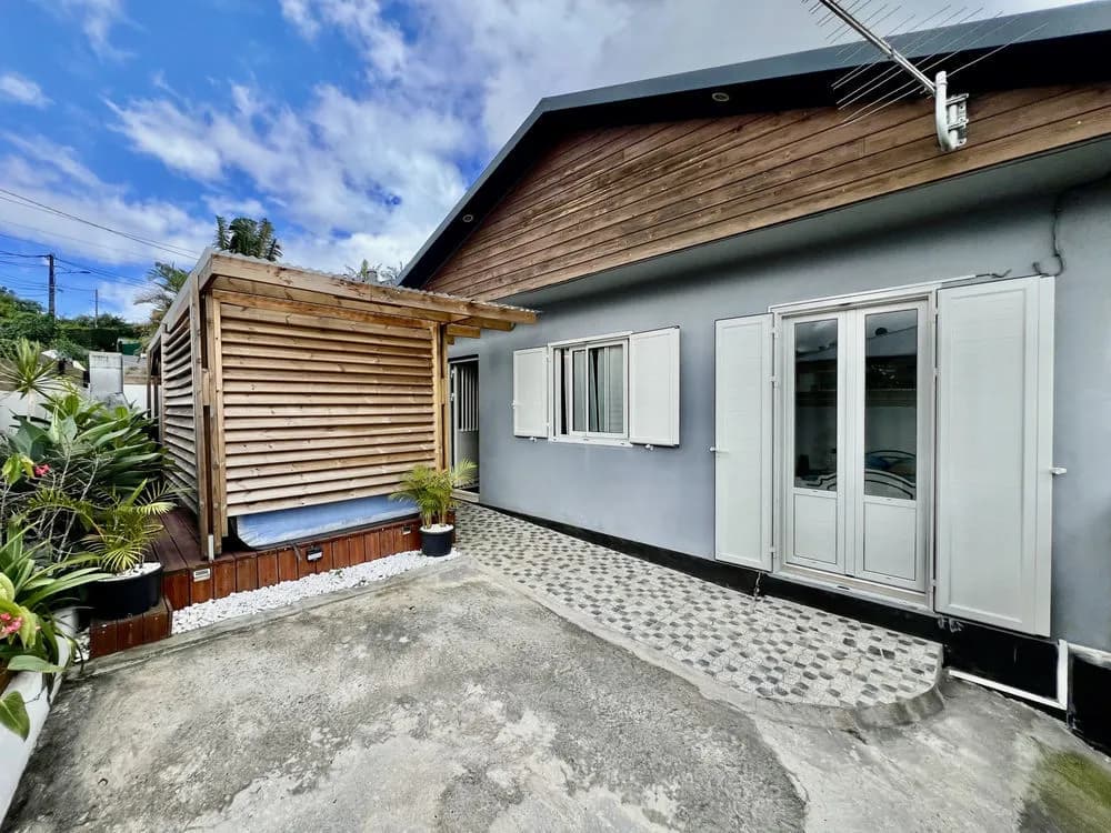 TAMPON 97430 - ENSEMBLE IMMOBILIER EN PARFAIT ETAT - BEAUX VOLUMES - QUARTIER CALME - Photo 1