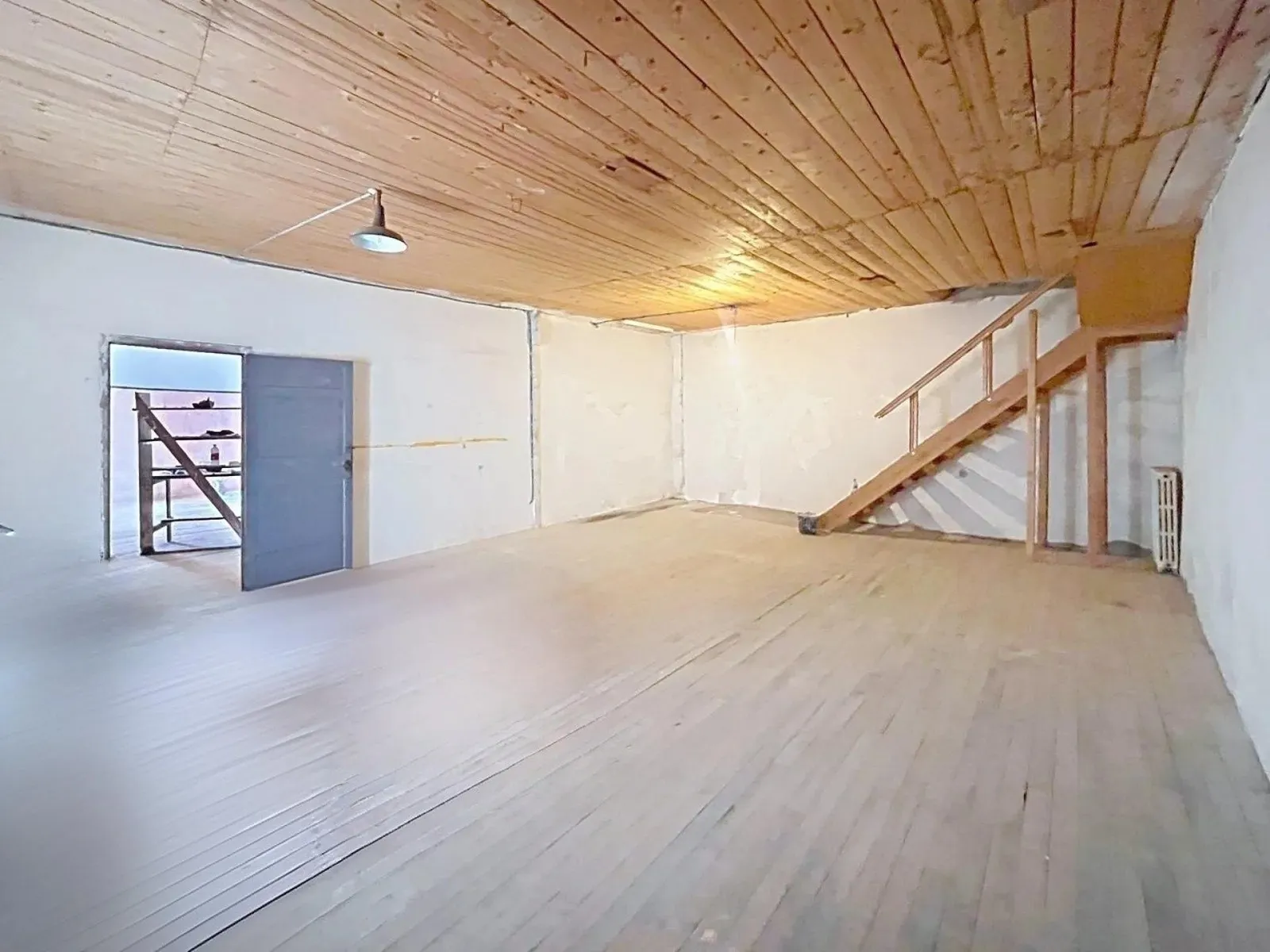 Immeuble de 460m² en R+2 avec terrasse - Photo 1