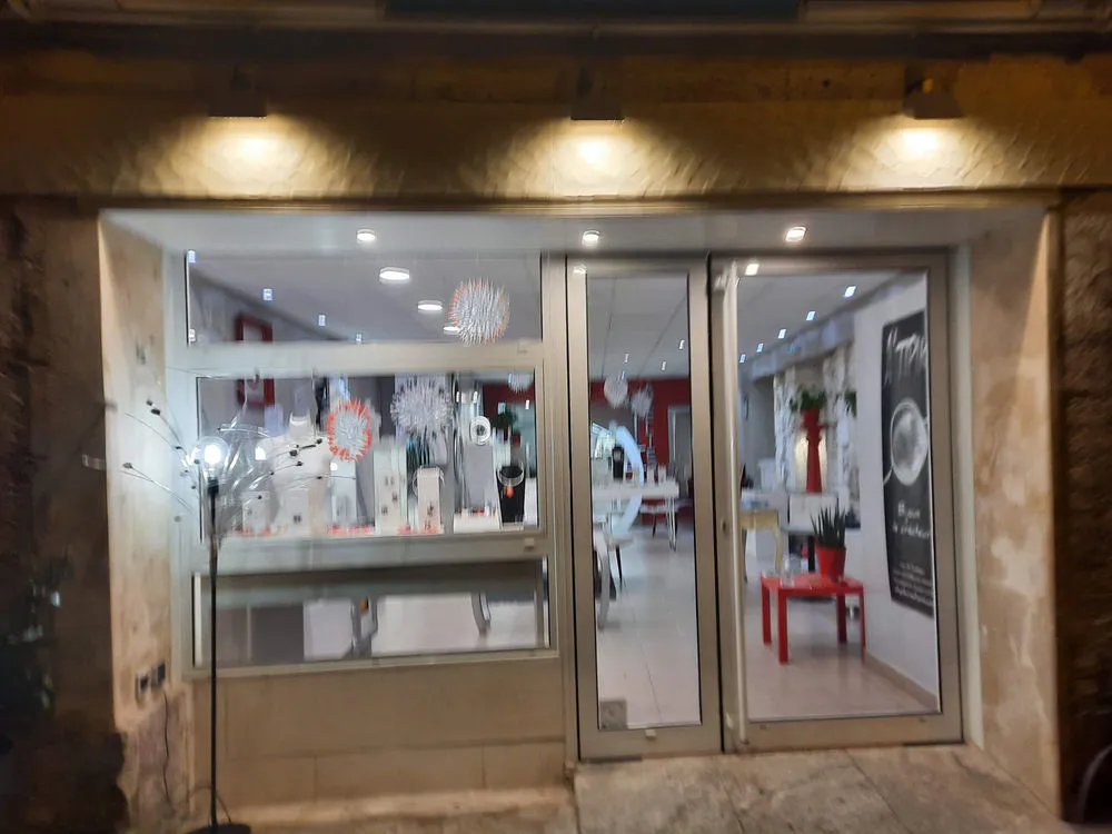 Immeuble de caractère avec local professionnel au coeur de Brantôme, Dordogne - Photo 1