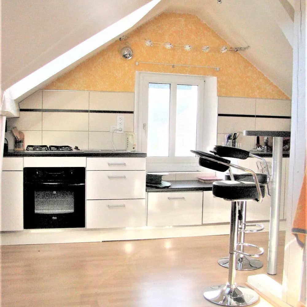 BEL IMMEUBLE DE 350 M2 COMPRENANT 4 APTS AVEC GRAND GARAGE ET SOUS-SOL - Photo 1