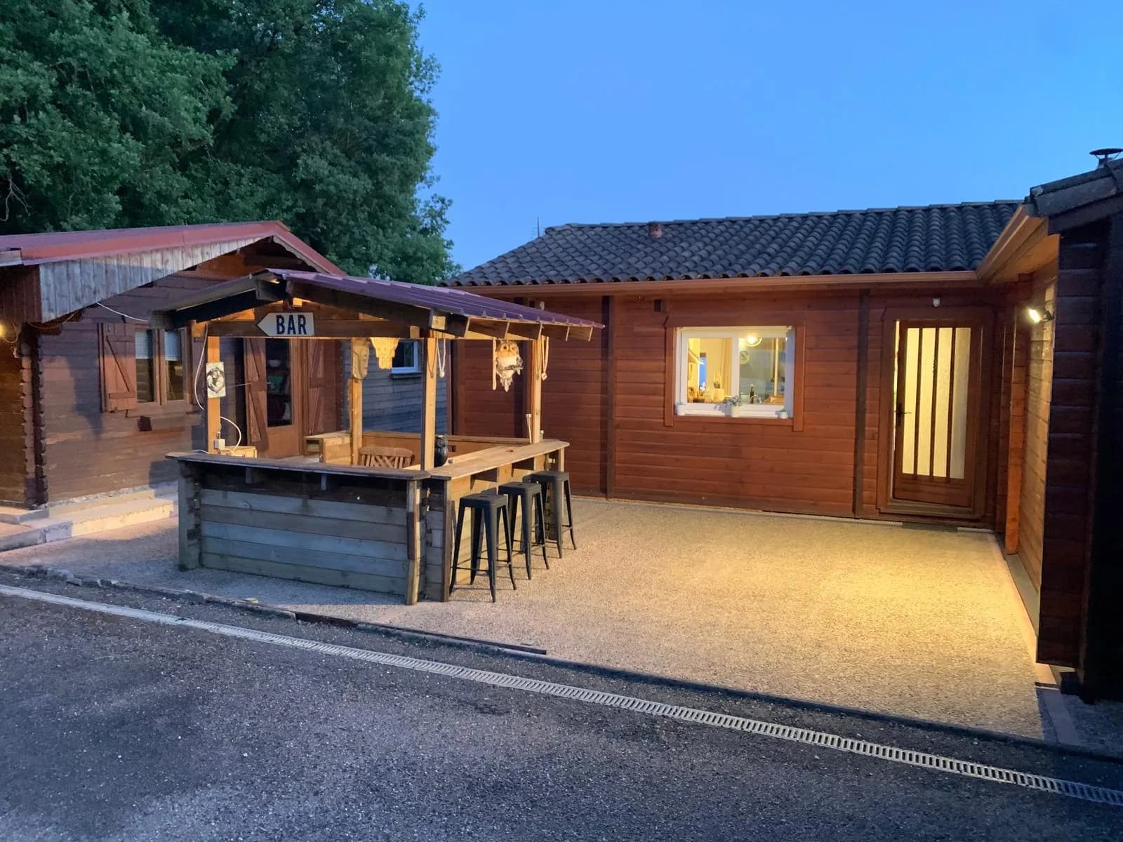 SUPERBE ENSEMBLE IMMOBILIER AVEC VUE DOMINANTE. - Photo 1