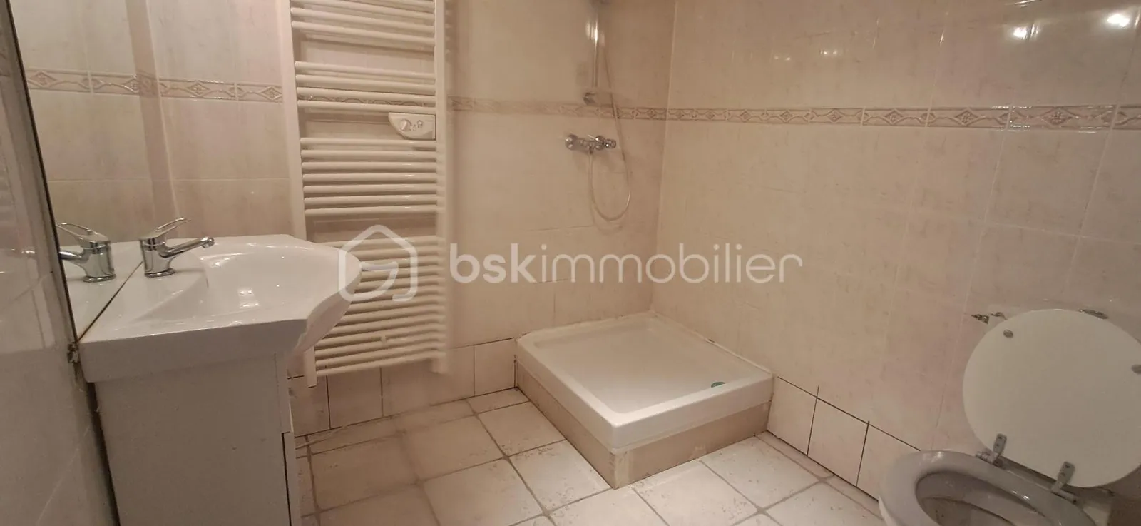 Immeuble complet au plein coeur de La Frette, 2 Appartements et un commerce - Photo 1