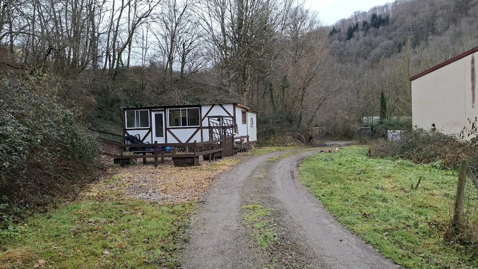 Ensemble immobilier atypique en pleine nature - Photo 1
