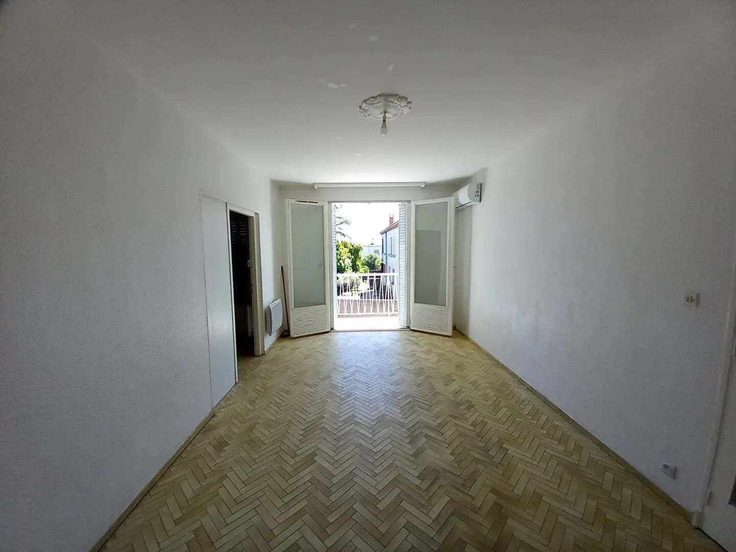 Appartement T4 + Entrepôt de 250 m² sur 1322 m² de terrain - Photo 1