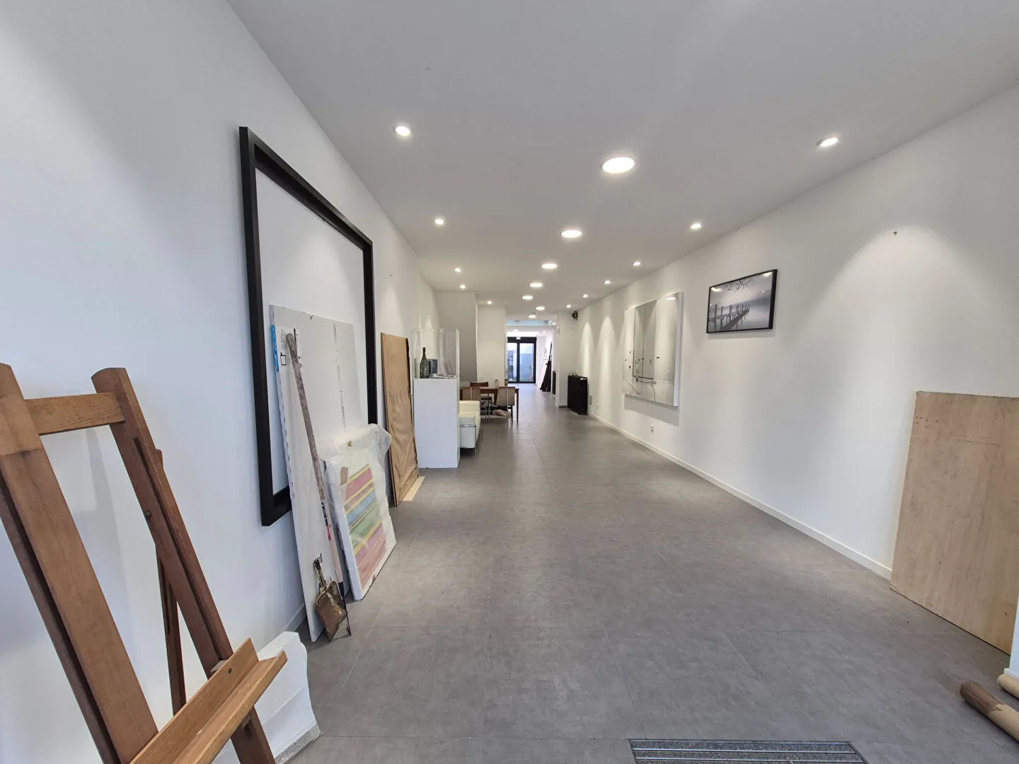 Immeuble de 242 m² au coeur de la place : un lieu à fort potentiel pour votre activité ou votre investissement - Photo 1