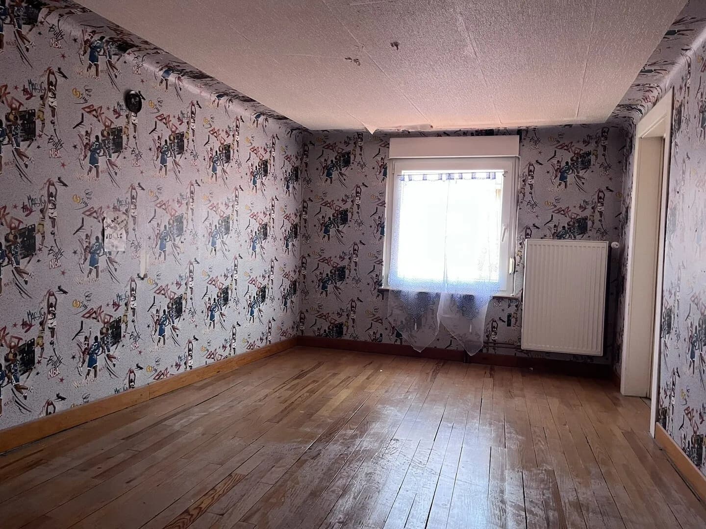Immeuble : 1 appartement 1 local commercial 1 garage 2 ateliers. - Photo 1