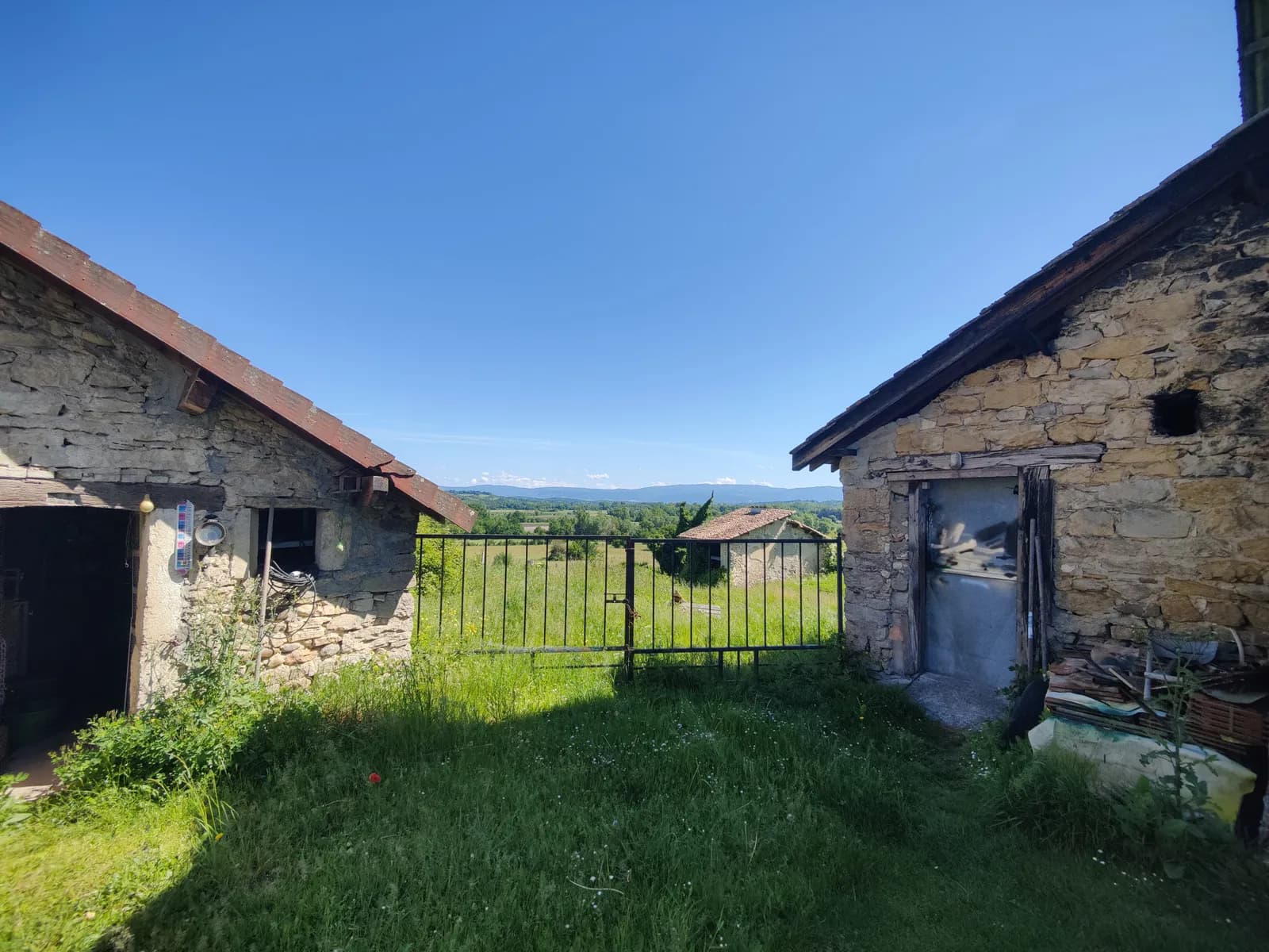 Ensemble immobilier - Photo 1