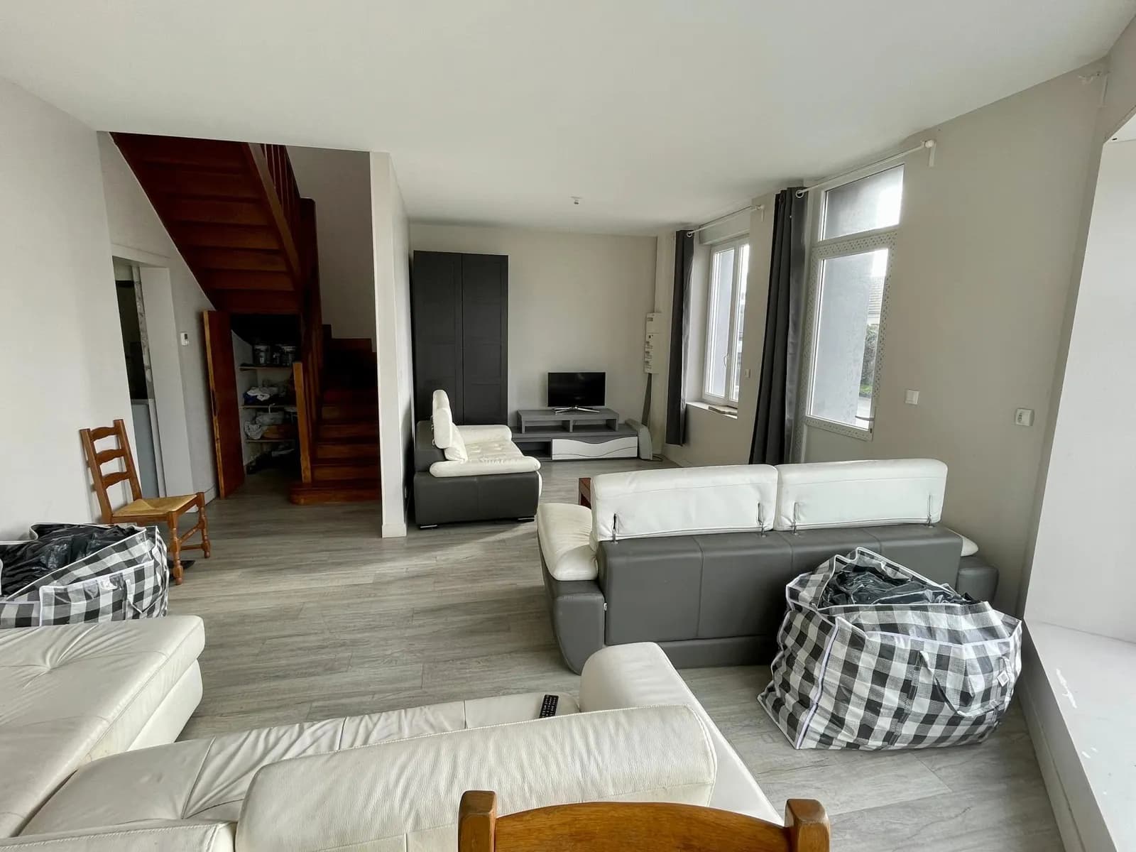 Ensemble immobilier de 300m² (rapport locatf) - Photo 1