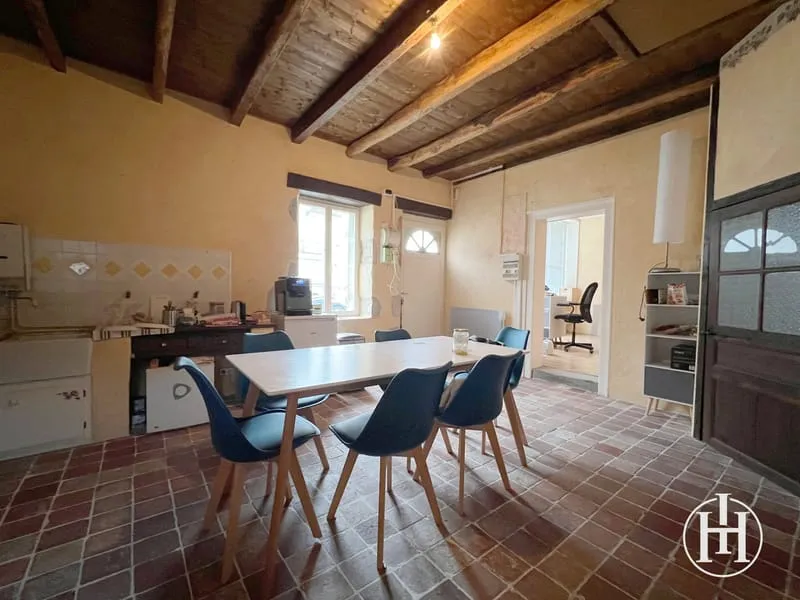 Immeuble à vendre à Vallon-en-Sully Opportunité pour investisseurs - Photo 1