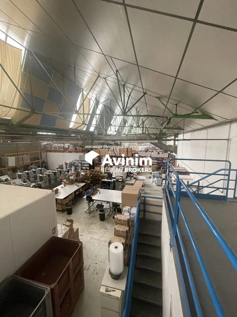 Immeuble industriel 4351 m² - Photo 1