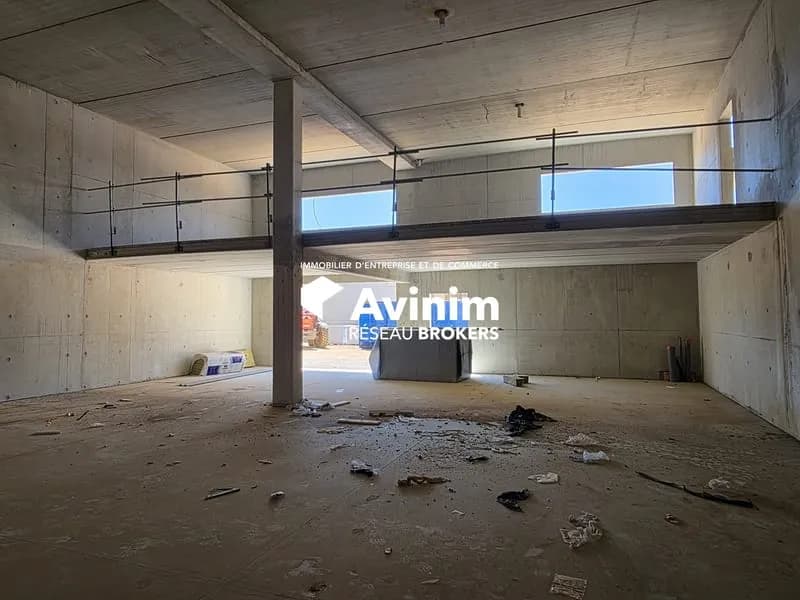 Immeuble industriel 246 m² - Photo 1