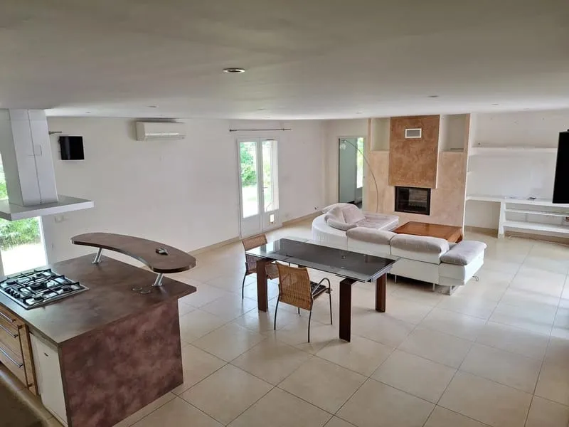 Ensemble immobilier atypique. - Photo 1