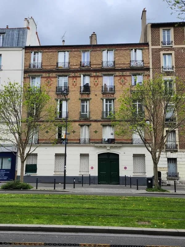 Immeuble au centre ville de SAINT DENIS, composé de 25 petits appartements, à 200 m de la station de métro St-Denis Porte de Paris - Photo 1