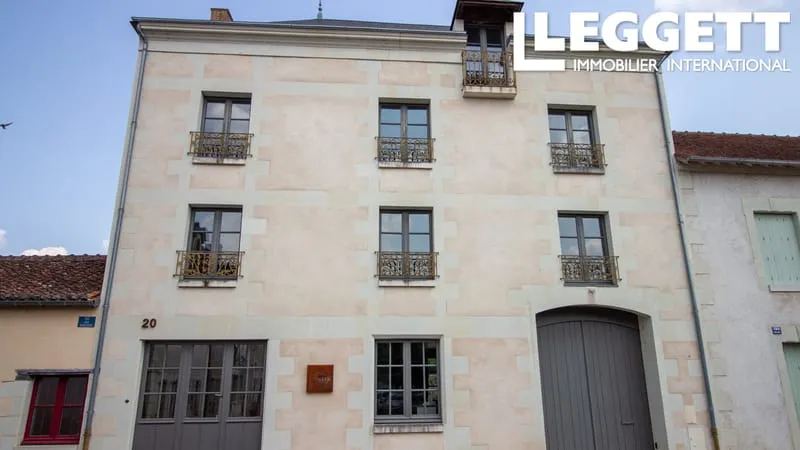 Hôtel Particulier transformé en espace professionnel intra-muros de Richelieu. - Photo 1